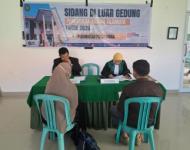 PA TILAMUTA LAKSANAKAN SIDANG DI LUAR GEDUNG DI KUA MANANGGU - 300426